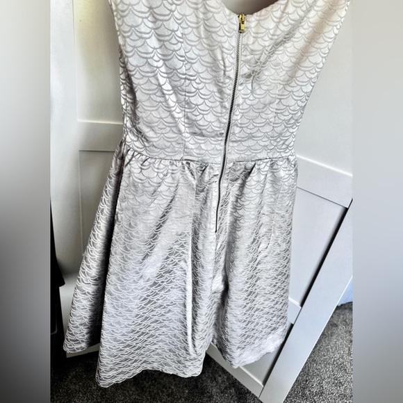 H&M Silver A-Line Dress Mermaid Tail Scallop Stitching Size 8 - Picture 8 of 14